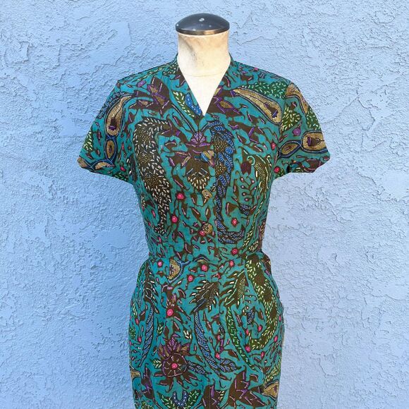 Vintage 60s Sheath Dress Size XS/Small with Bold Bohemian Print Vented back - Picture 1 of 7